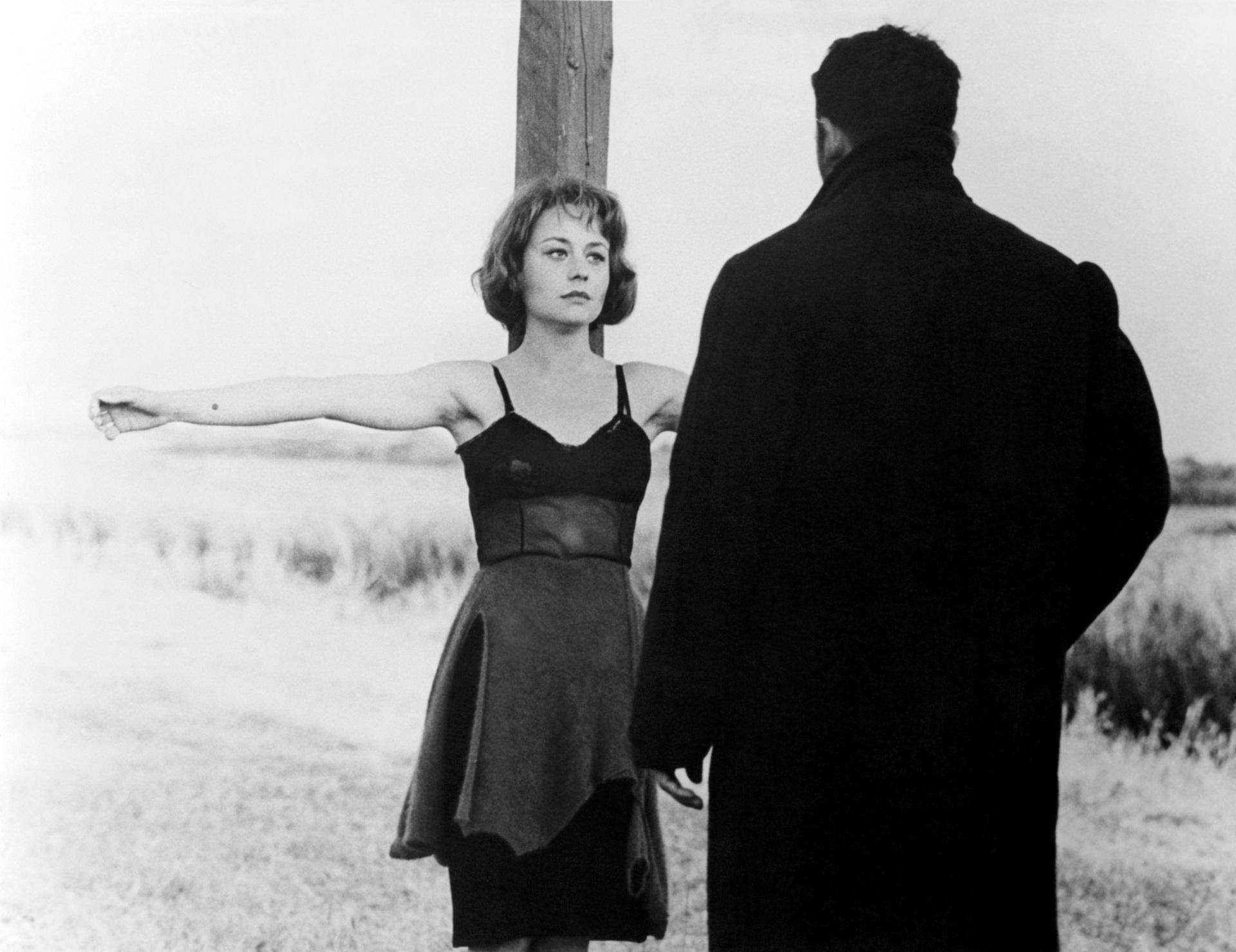 Annie Girardot e Renato Salvatori in un fermo immagine della pellicola